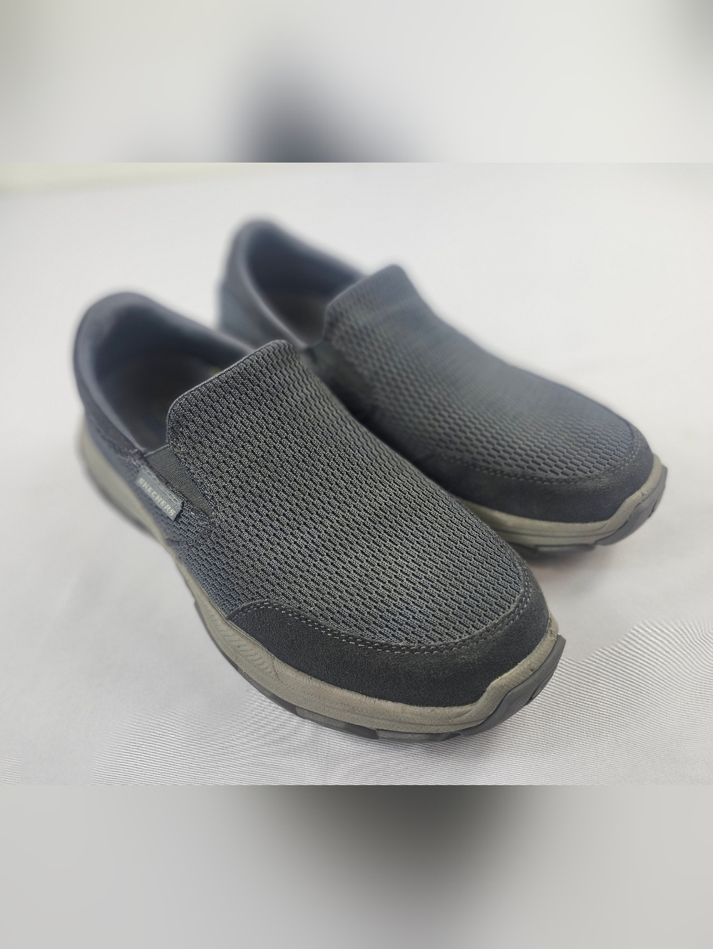 Skechers Men’s 9 M Relaxed Fit Arch Fit Gray Loafers Shoes Slip Resistant